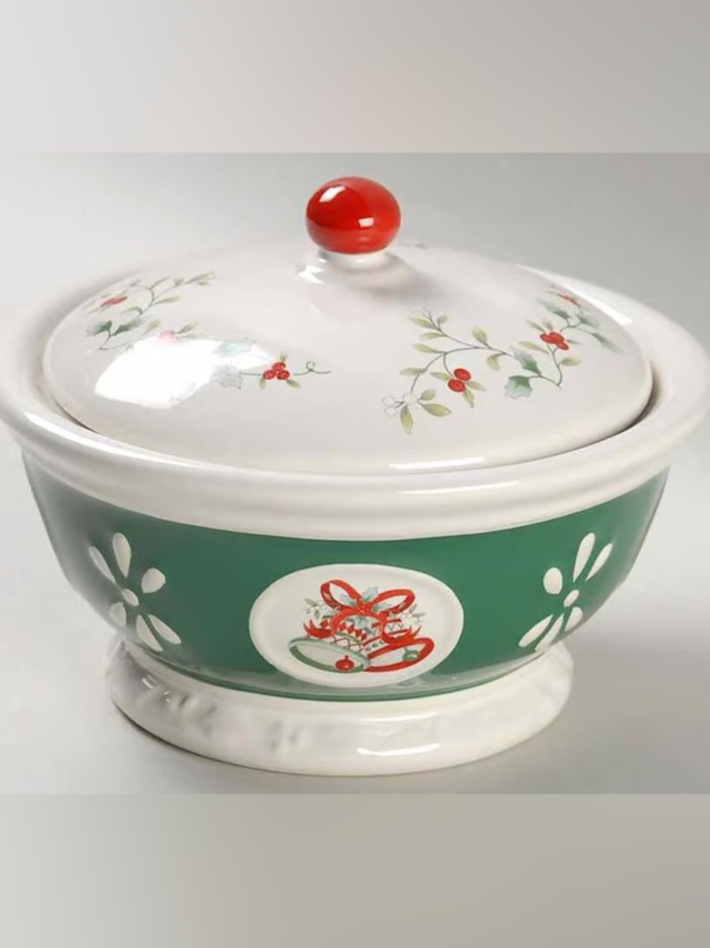 Pfaltzgraff Winterberry covered‎ candy dish Christmas Bowl with lid CottageCore!